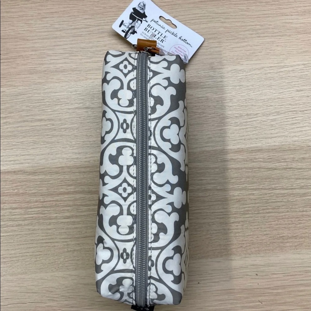 Petunia pickle bottom bottle butler